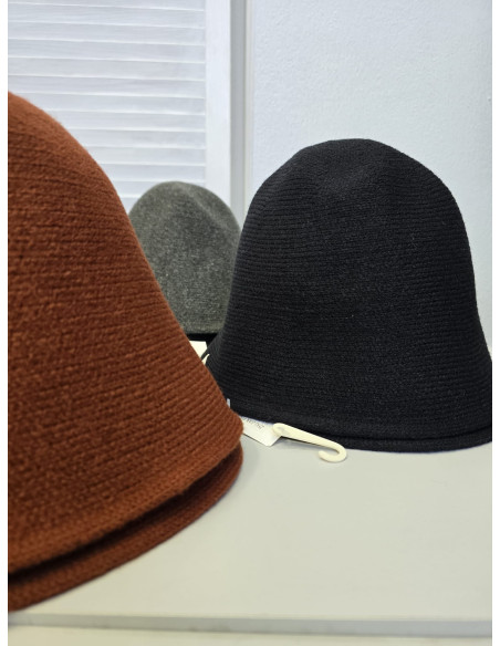 Kapelusz z wełną B29 2