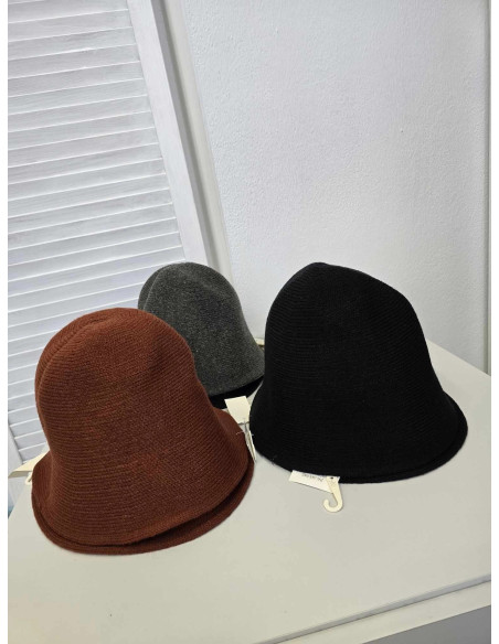 Kapelusz z wełną B29