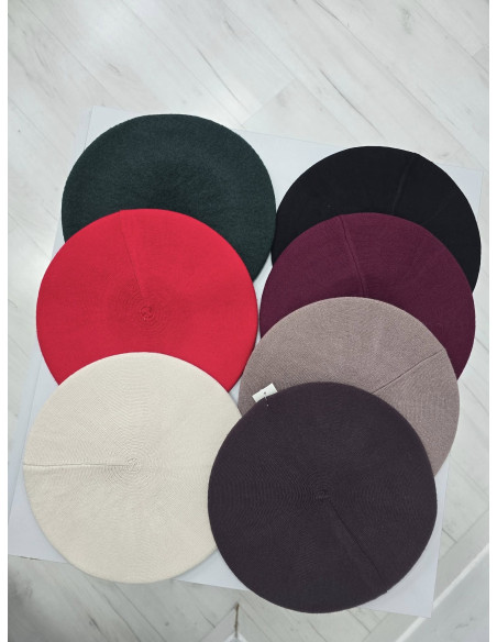 Beret z wełną B29