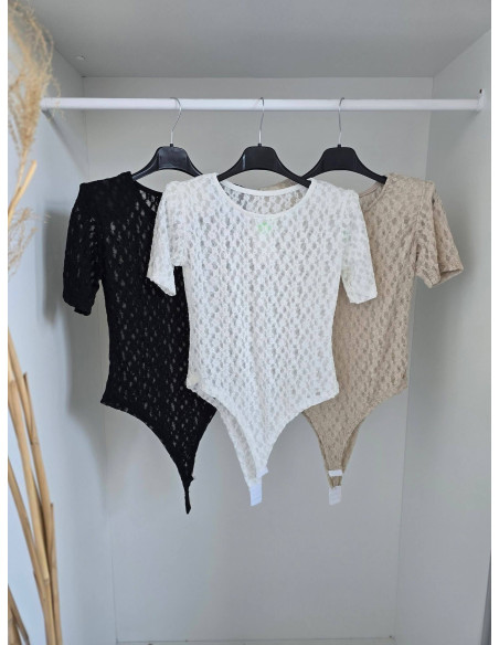 Koronkowe body z poduszkami na ramionach  3792 2